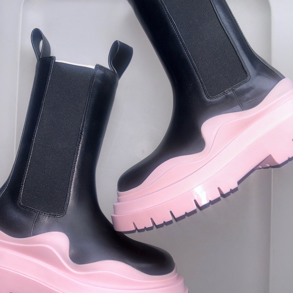 Bottega Veneta Black and Pink Heeled Boots